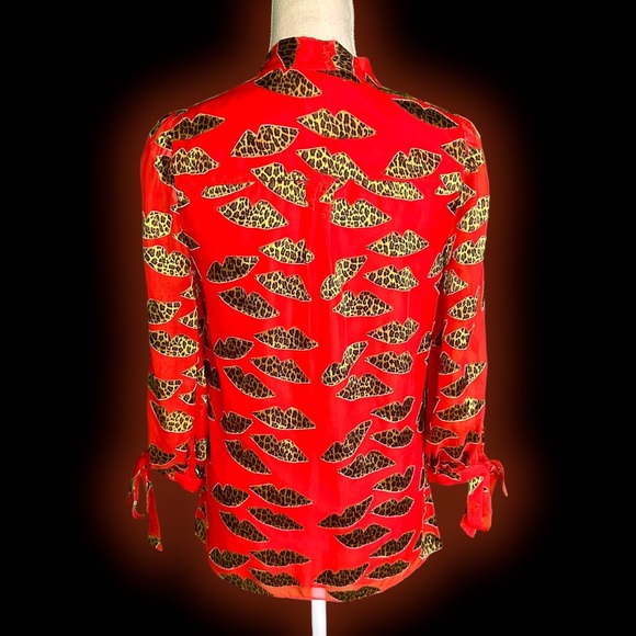 Alice + Olivia ‘Sheila’ Leopard Lips Red Burnout Tie-Neck Top Size XS ASO Kelly - Picture 11 of 16